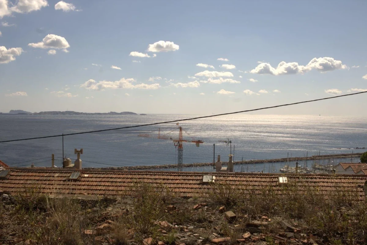 Avec la participation de Jean-Baptiste Sauvage / Réalisation et montage : Pierrick Mouton / Photographies : Stéphane Guglielmet / Crédits musique : Beastie Boys – Sabotage,<br />
Bouga – Belsunce Breakdown ; Johann Sebastian Bach – Agnus Dei, Alfred Deller ; Kompromat – Traum und Existenz