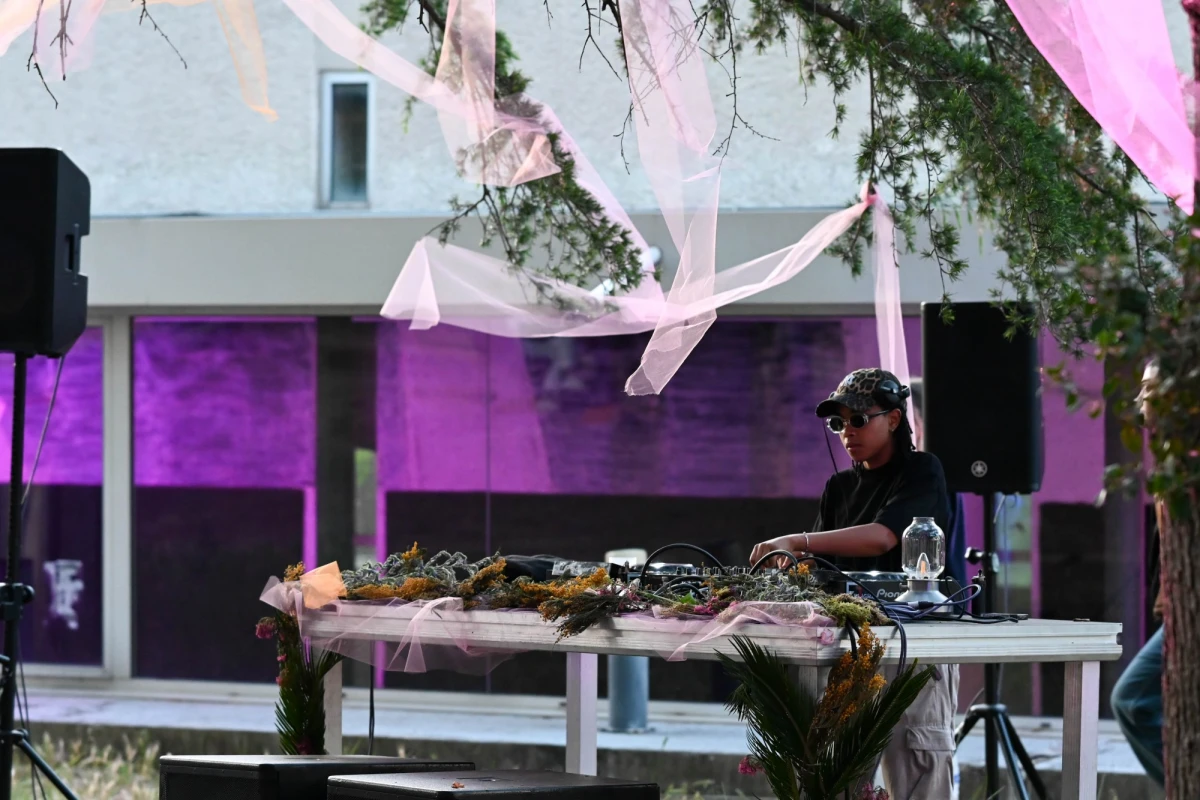 SABB au DJ set en deuxiéme partie de soirée.<br />
@sabbxmusic<br />
<br />
Crédit photo Nadia Slimani