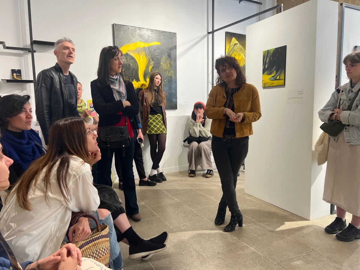 Rencontre avec l’artiste Karine Hoffman, lors de son exposition “Happy Housing”, Galerie Ars Longa<br />
<br />
Crédit photo PAC