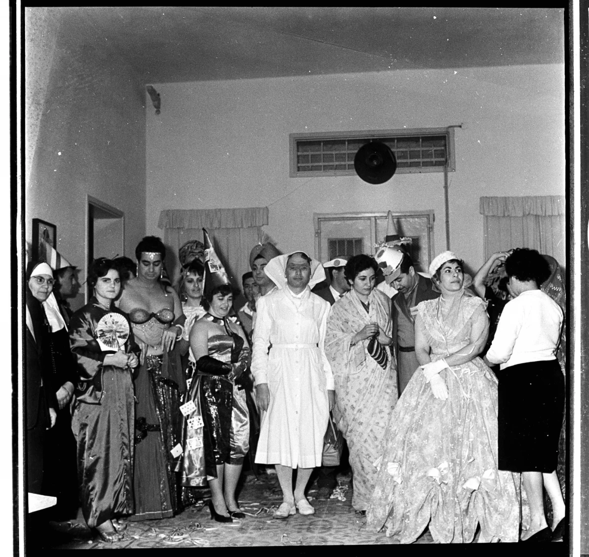 2.-bal-masque-a-gaza-photo-par-kegham-djeghalian-sr-mi-1960s