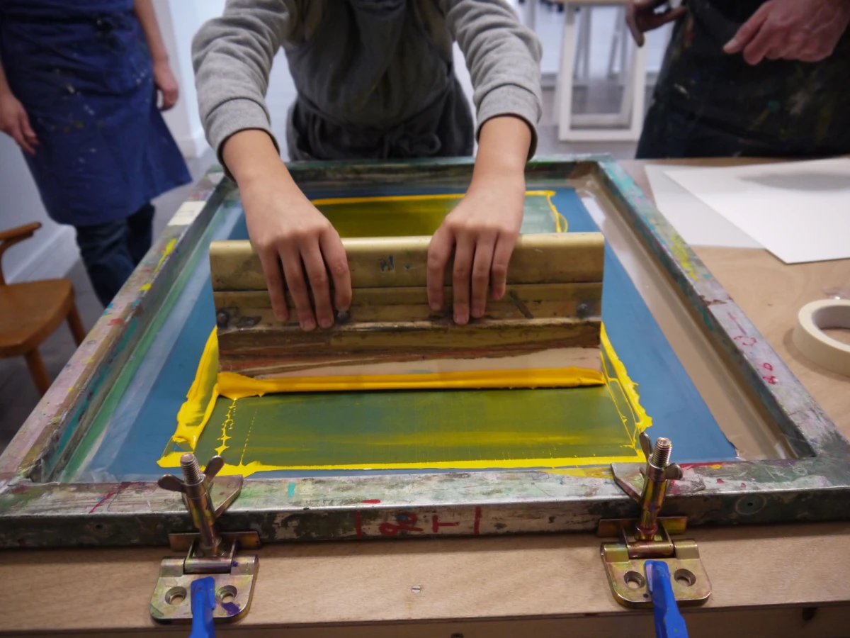 <em>Atelier de sérigraphie au Studio Fotokino</em>