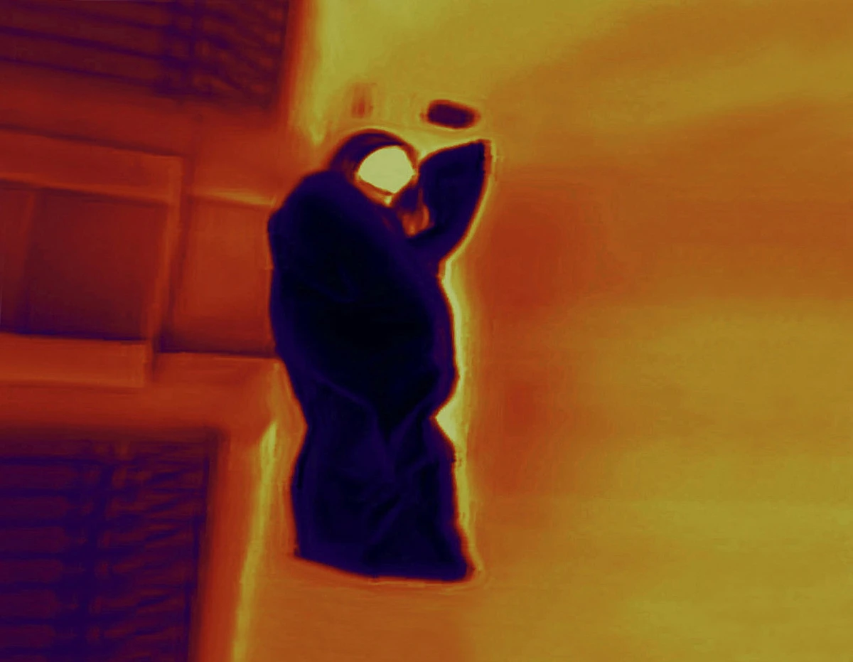 Mars 2020, gare du Nord, Paris. Appareil thermique numérique. Personne sans abri dans la rue © Antoine d’Agata