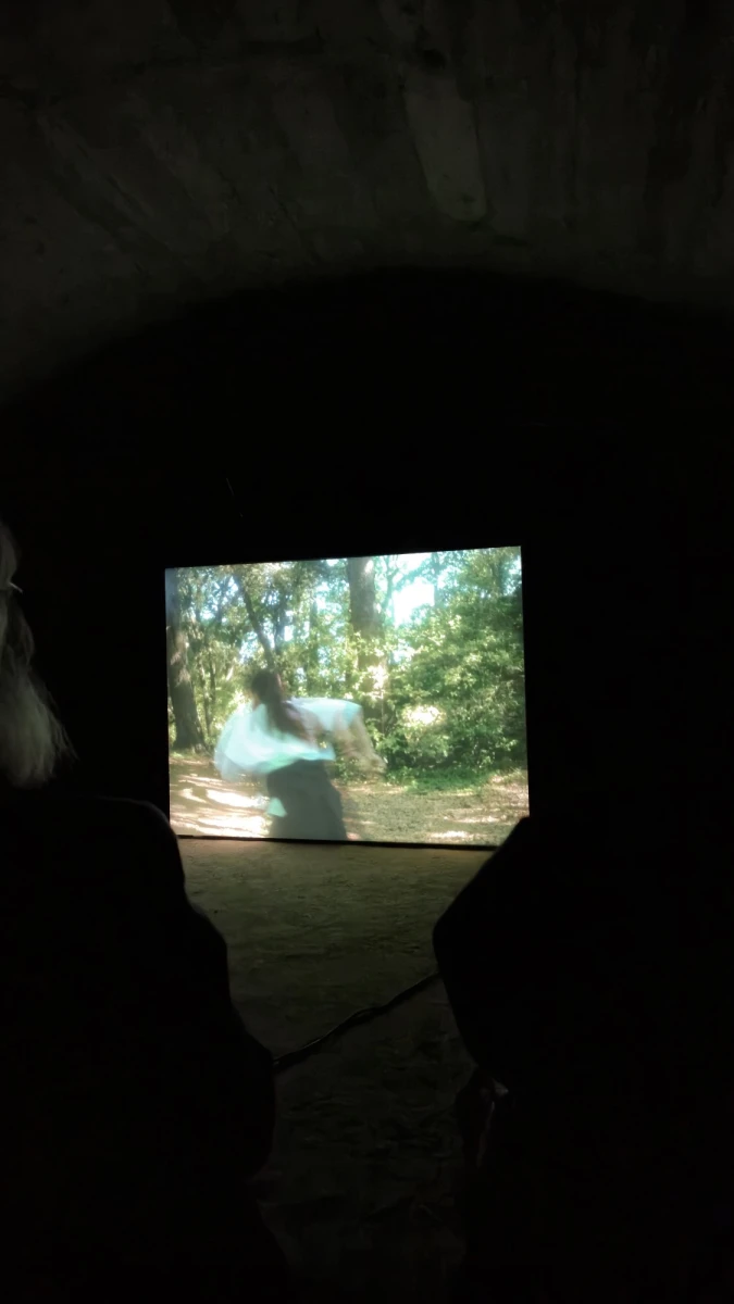 Sortie de résidence et projection du film de Norman Nedellec dans les tunnels du Parc de la Poudrerie Miramas et Saint-Chamas, 2025, photo : Léo Ferreiro, voyons voir