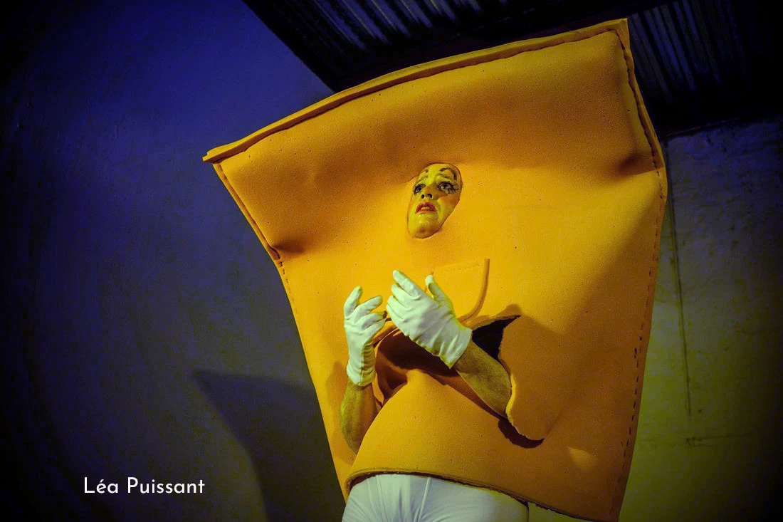 Léa Puissant, <em>Roasty, Boiled Toastinette</em>, 2020, performance de 10 minutes,<br />
photo : Fa Fa Brizio